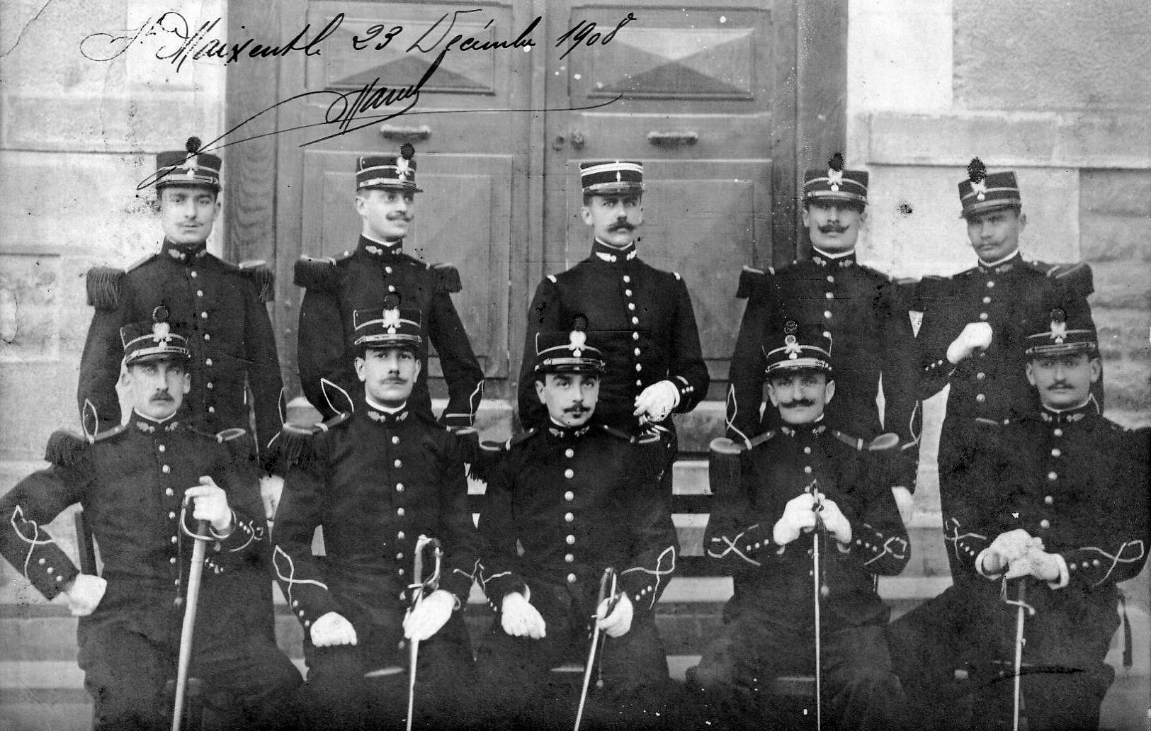 1908 Grande tenue.jpg