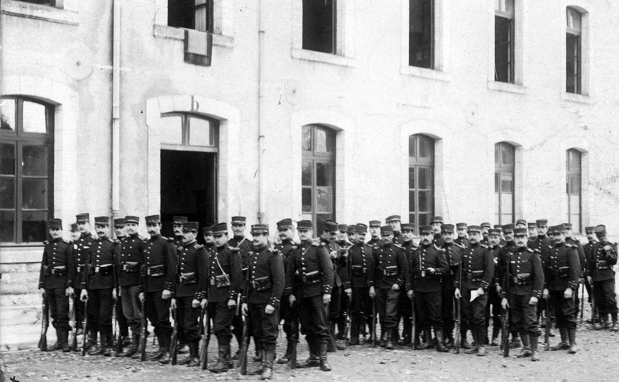 Tenue d'exercice militaire.jpg