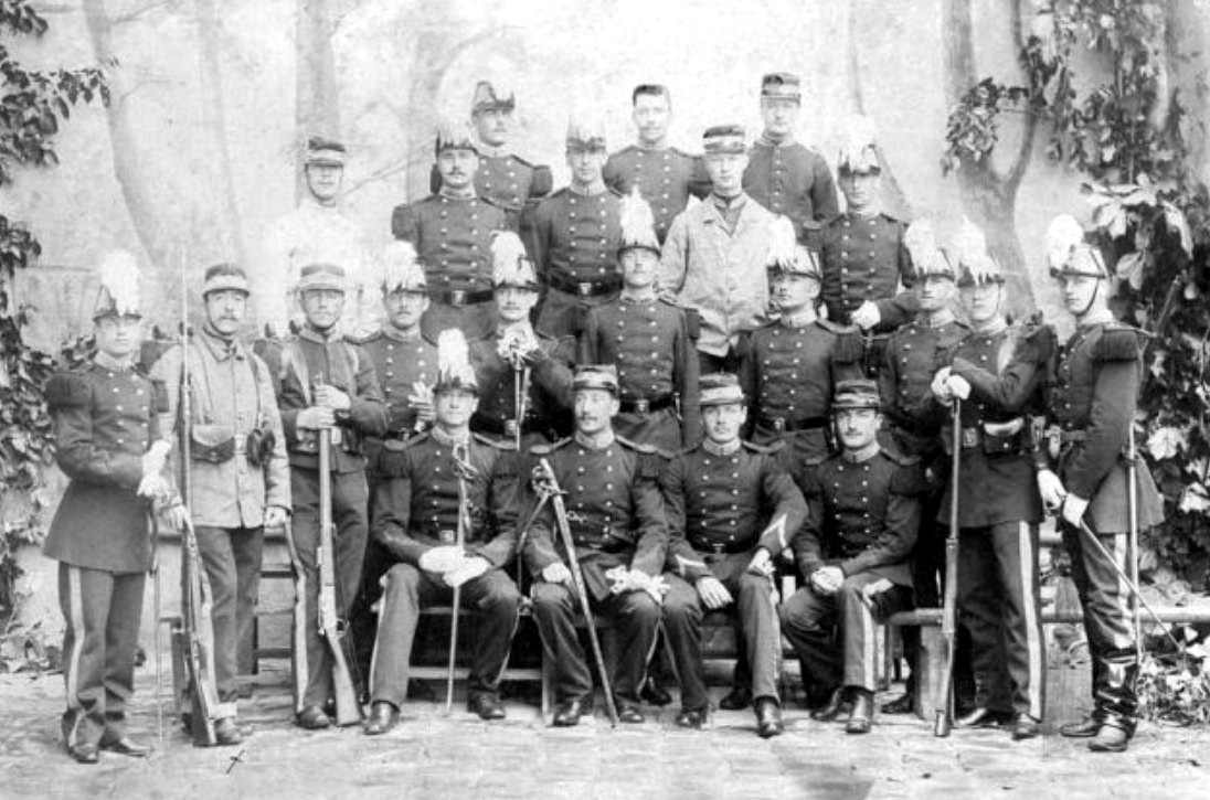 1893 Diverses tenues.jpg