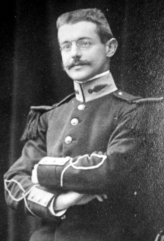 1909-1910 Sergent ou Aspirant 1.jpg