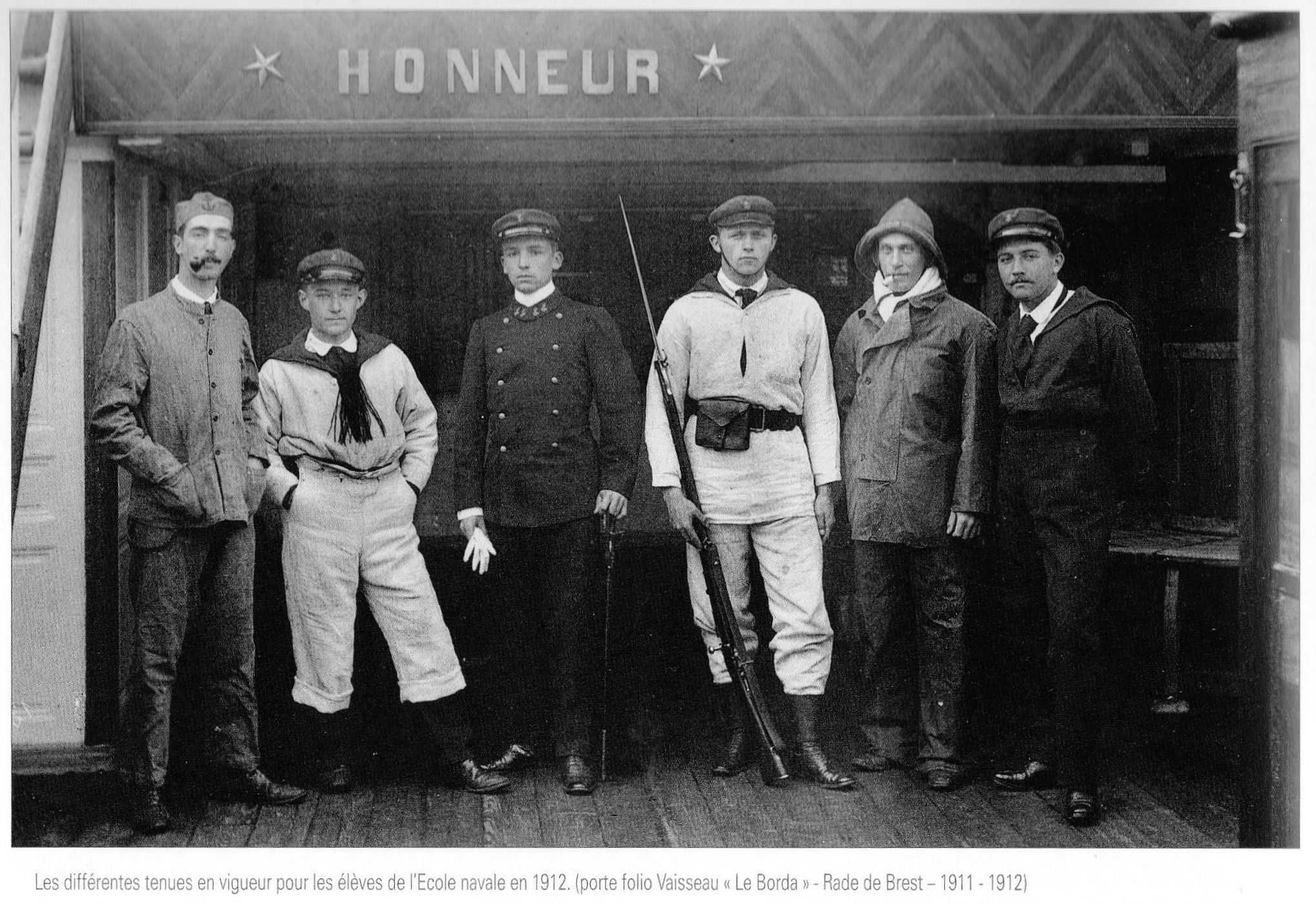 1912 Tenue.jpg