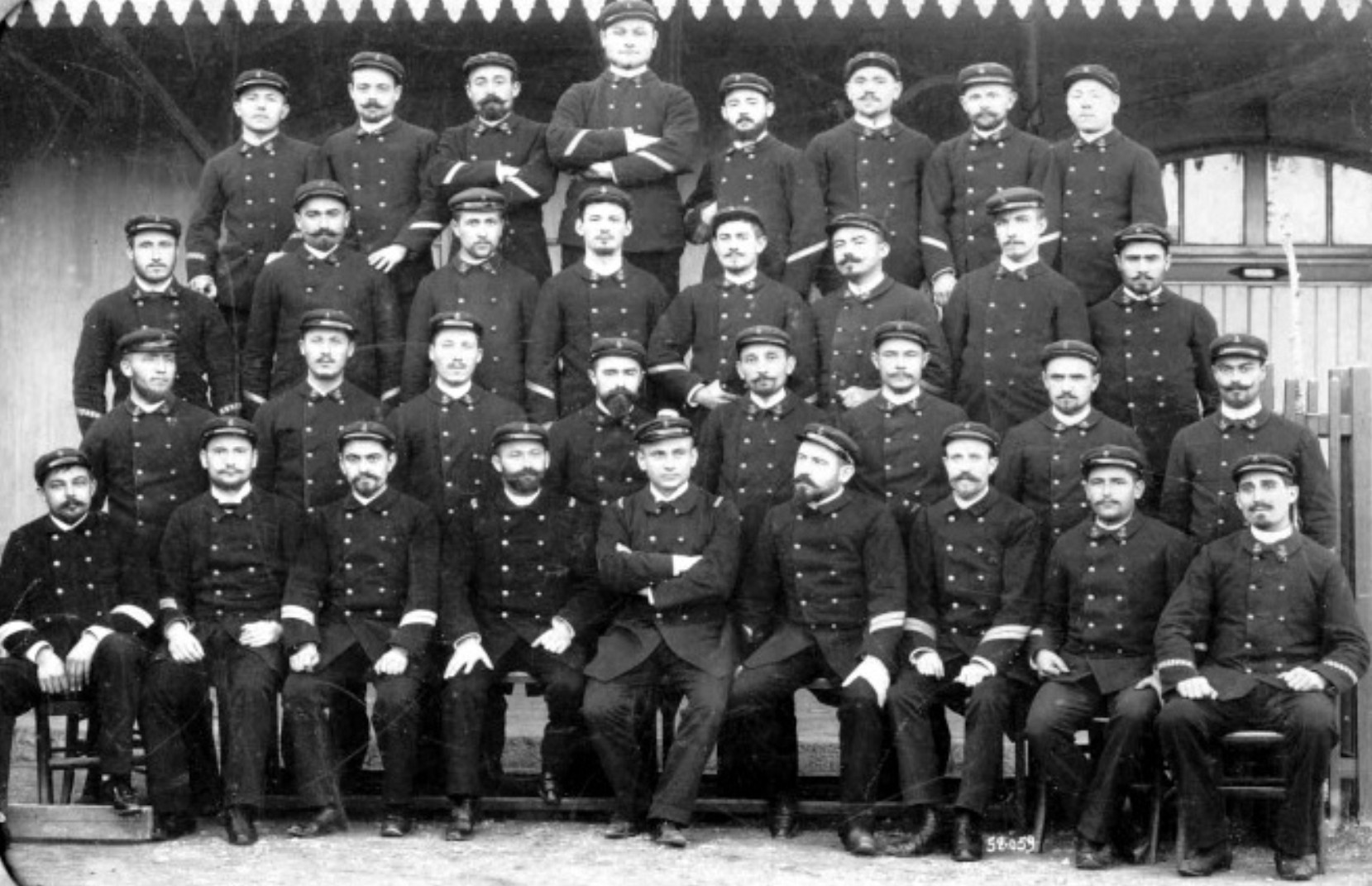 1896-1897 Elèves mécaniciens Toulon.jpg
