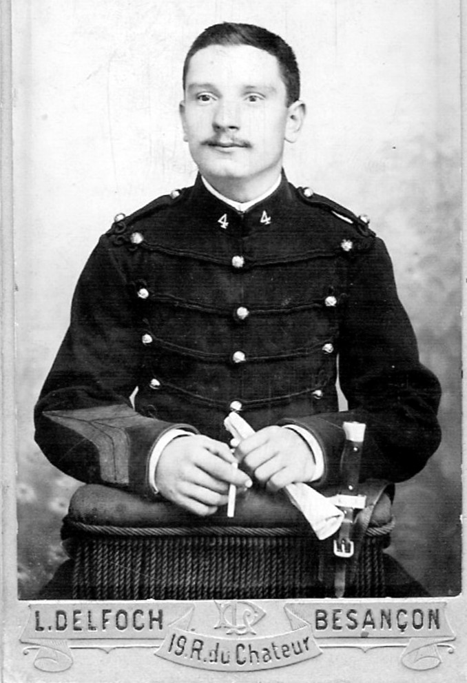 1903-1904 Artificier Maître ouvrier en fer 4e RA 1.jpg