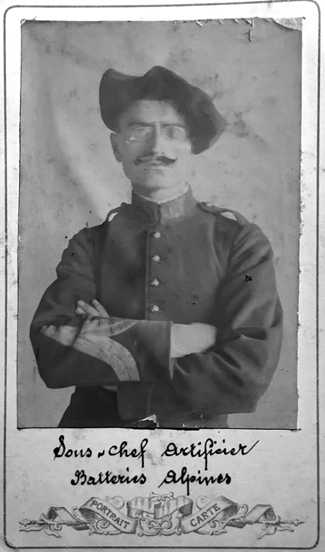 1890-1910 Sous-chef artificier Artillerie de montagne.jpg