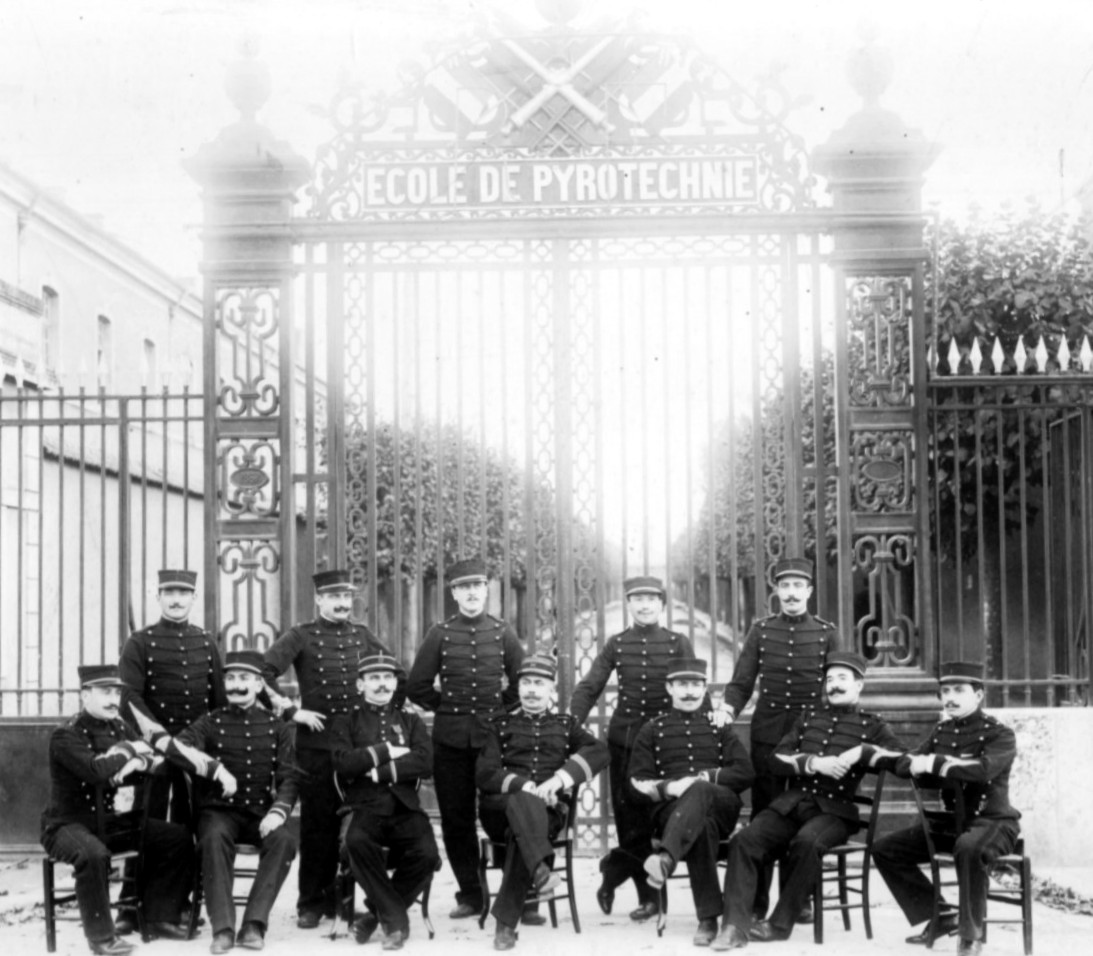 1901-1906 Officier d'administration et Sous-officiers 1.jpg