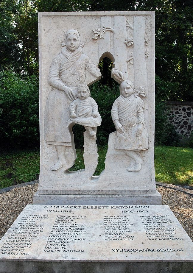 monument aux morts 14 18 en Hongrie 2.jpg