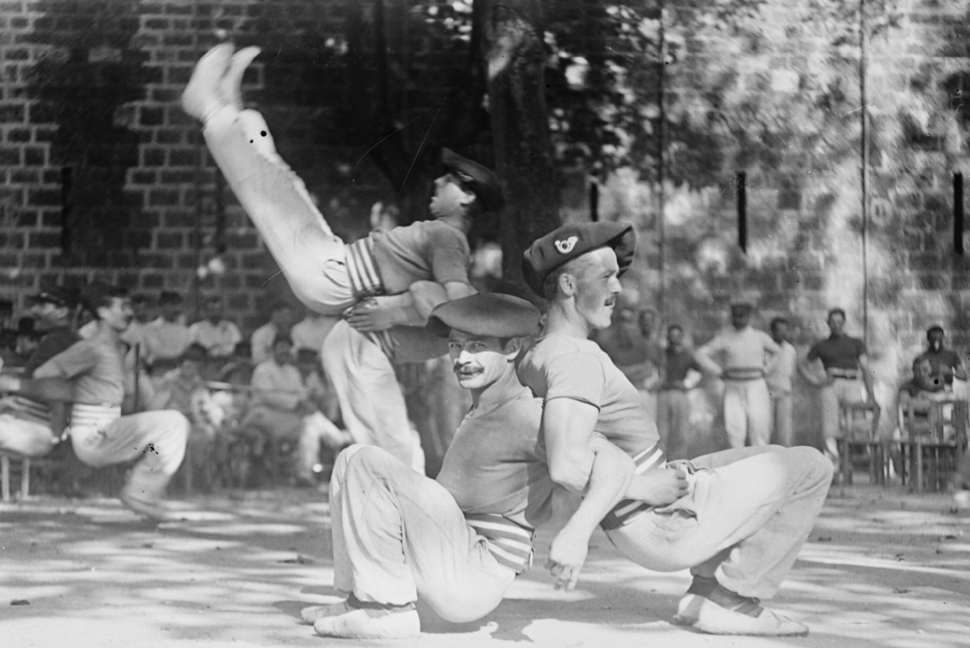 1906 Ceinture Élèves.jpg