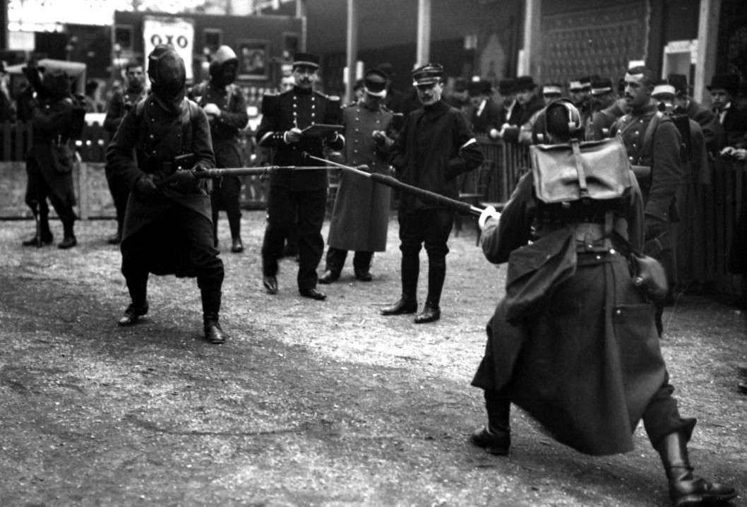 1914 Escrime baïonnette.jpg