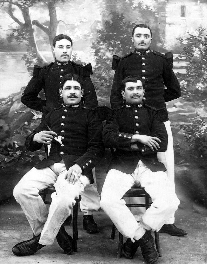 1900 Tenue Cadre secondaire 2.jpg