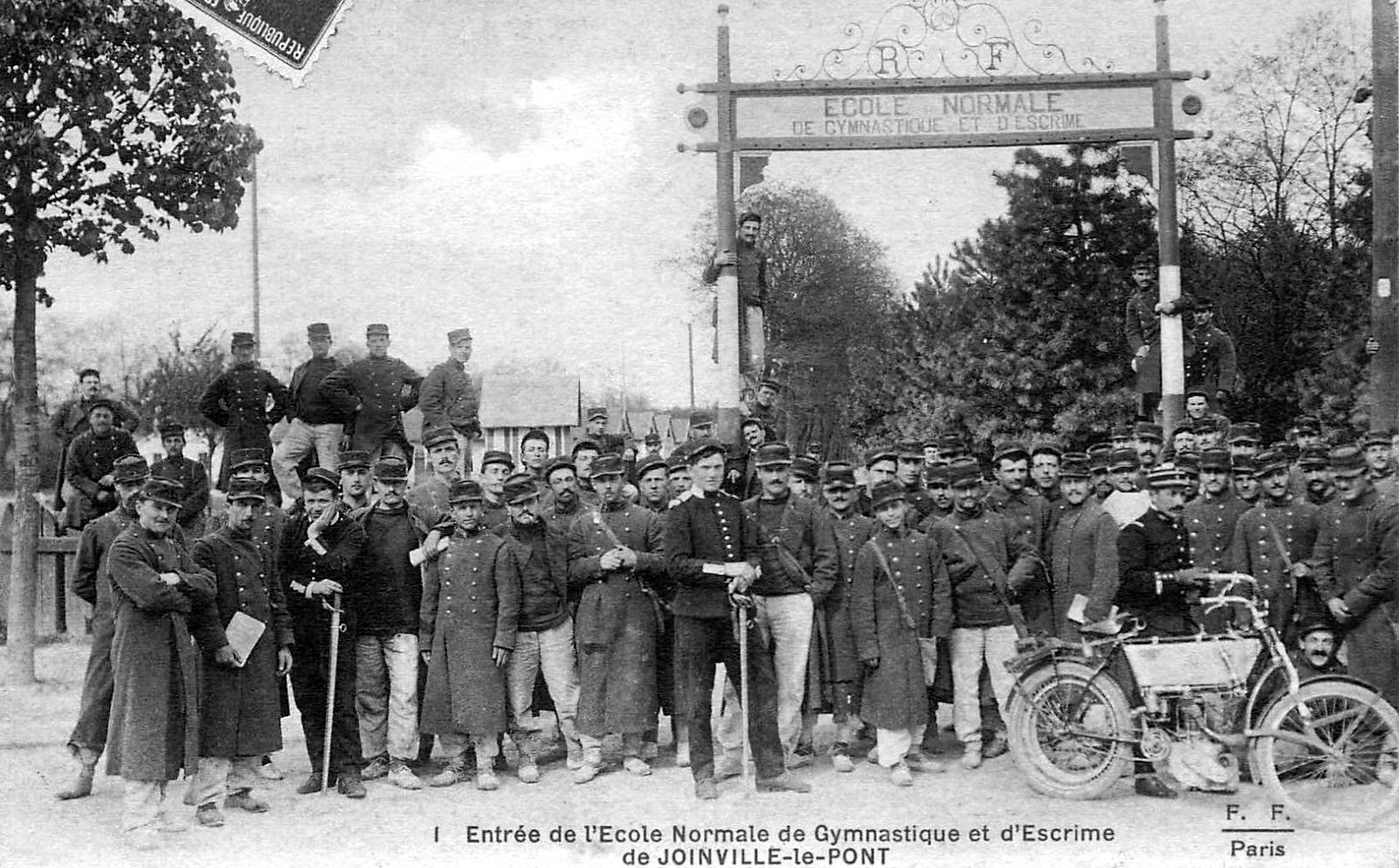 1913 Groupe des instituteurs 1.jpg