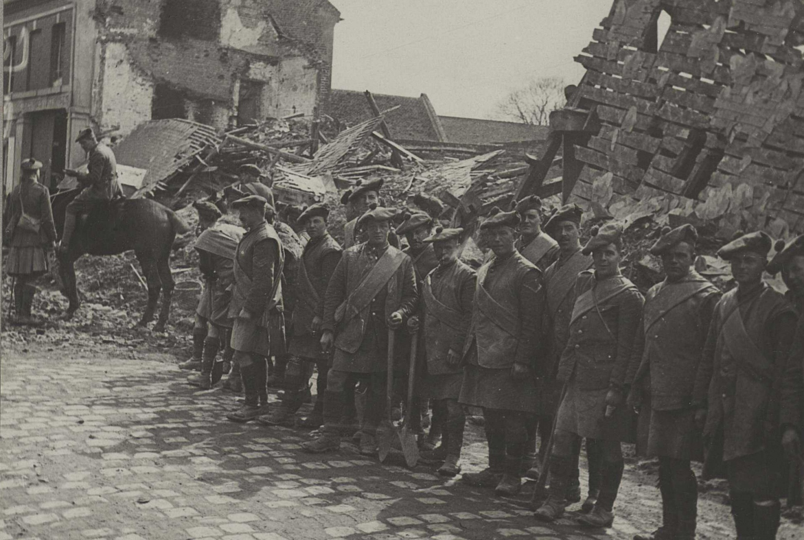 Détail d'une photographie du 6 avril 1917. Source collection La Contemporaine, Nanterre.