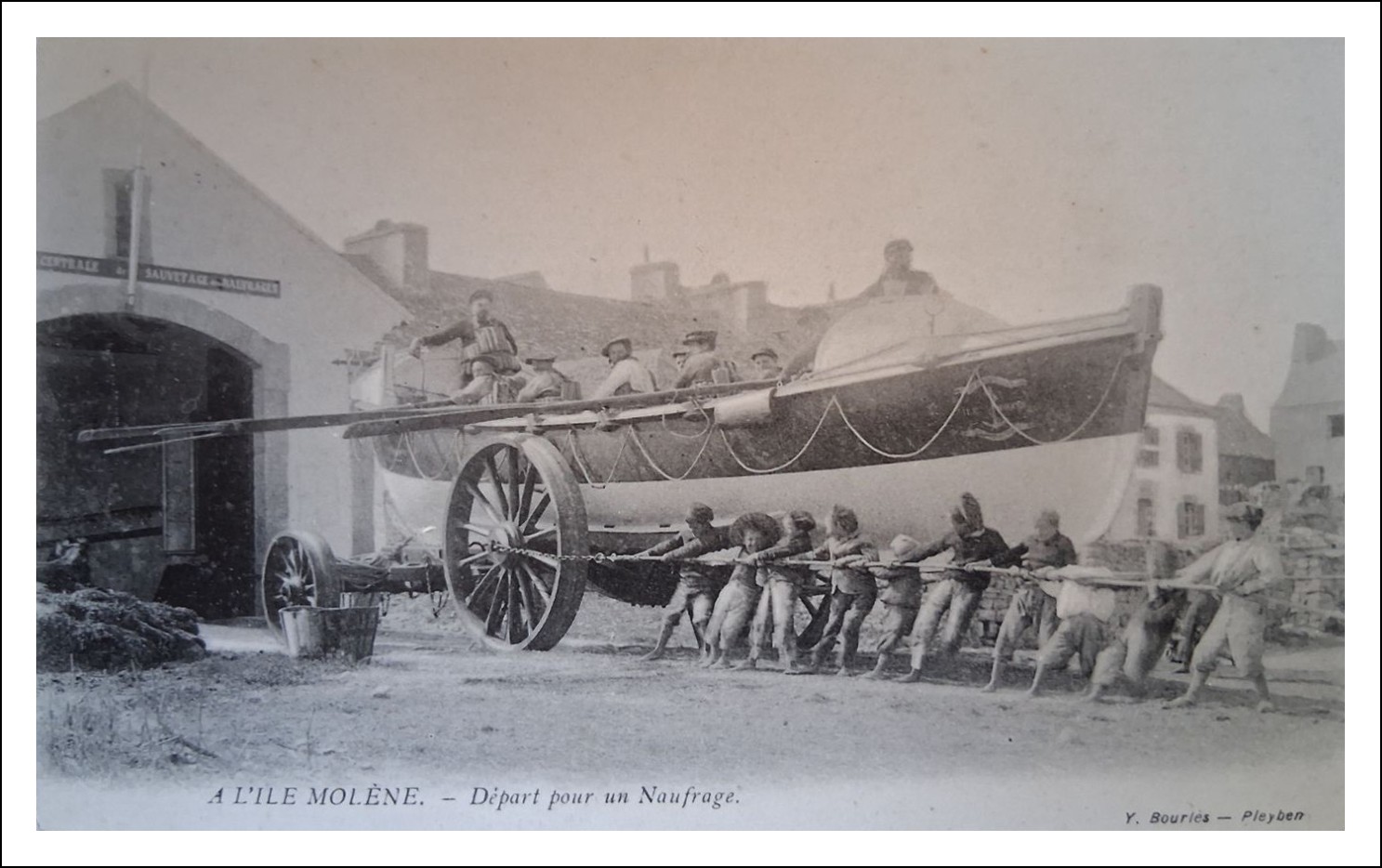 AMIRAL ROUSSIN - Station de Molène.jpg