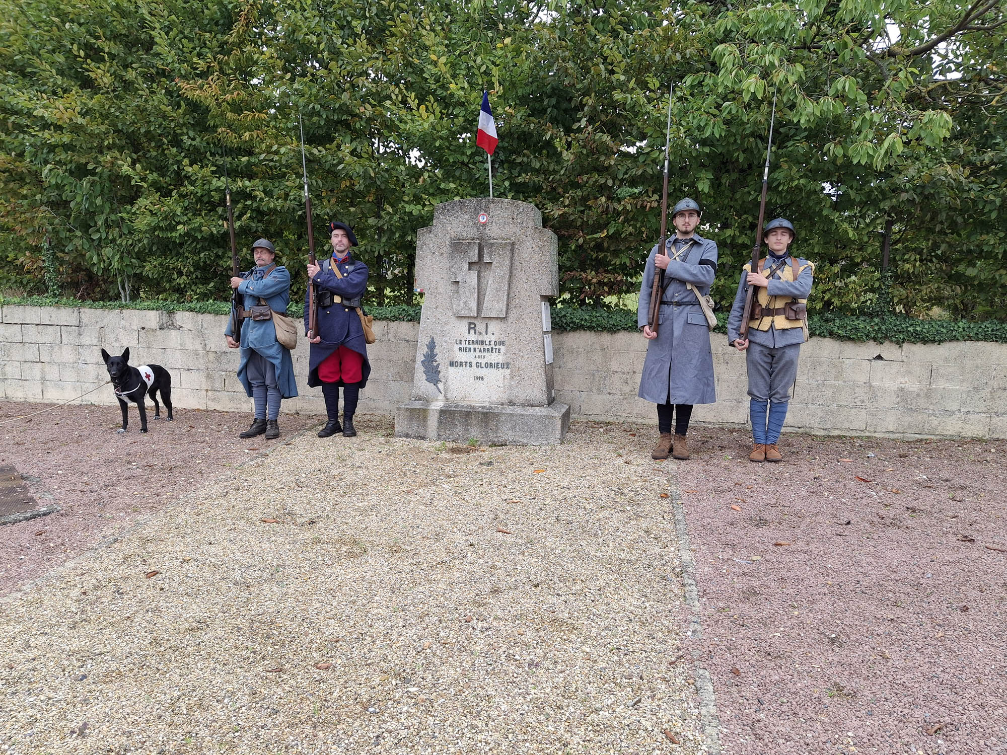Monument du 57° RI (01).jpg