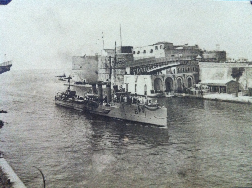 BOUCLIER 1915 5 à tarente.jpg