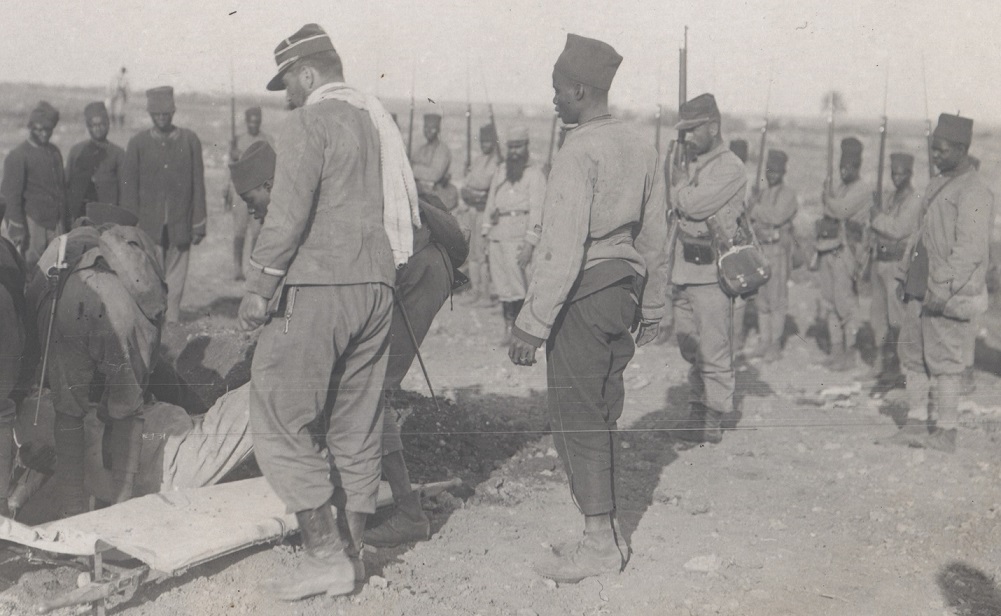 Aïn-Zerga 26 avril 1913 enterrement Tirailleur Sénégalais (2).jpg