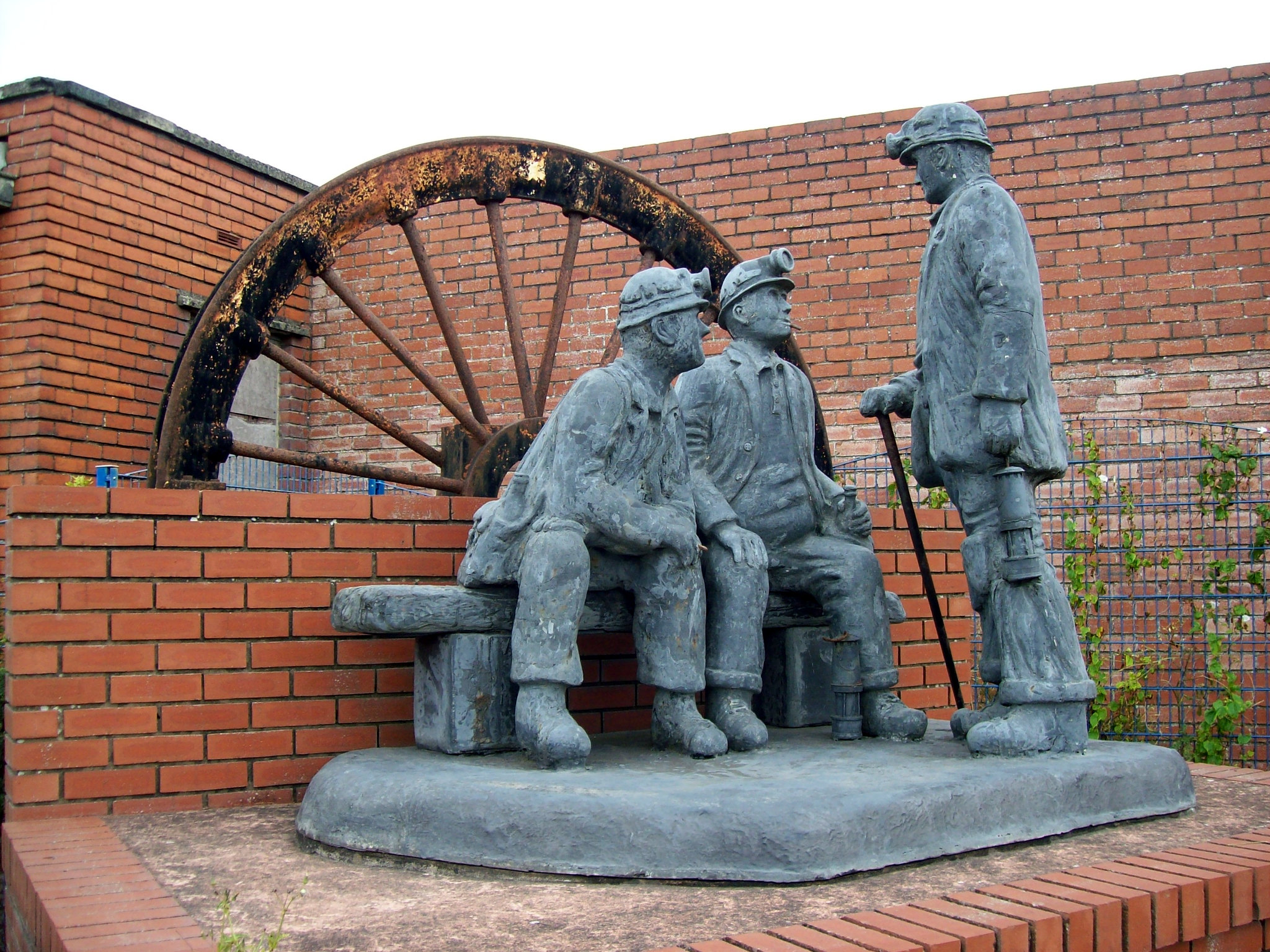 Héritage minier du Cumbria industriel : statue de Trois Mineurs à Flimby, œuvre de l’artiste Colin Telfer, né à Fothergill, fils de mineur. Photo : Flickr.