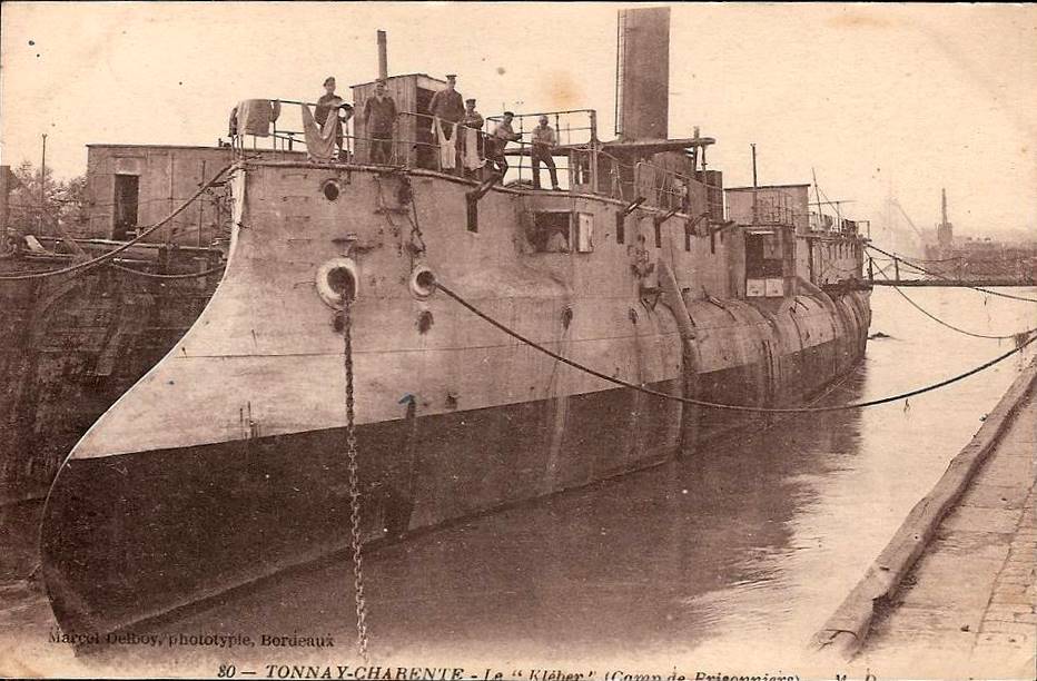1915 FLEURUS ponton des prisonniers allemands à rochefort.jpg