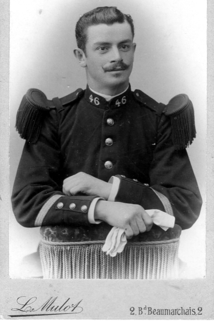 1899-1909 Sergent 46e RI.jpg