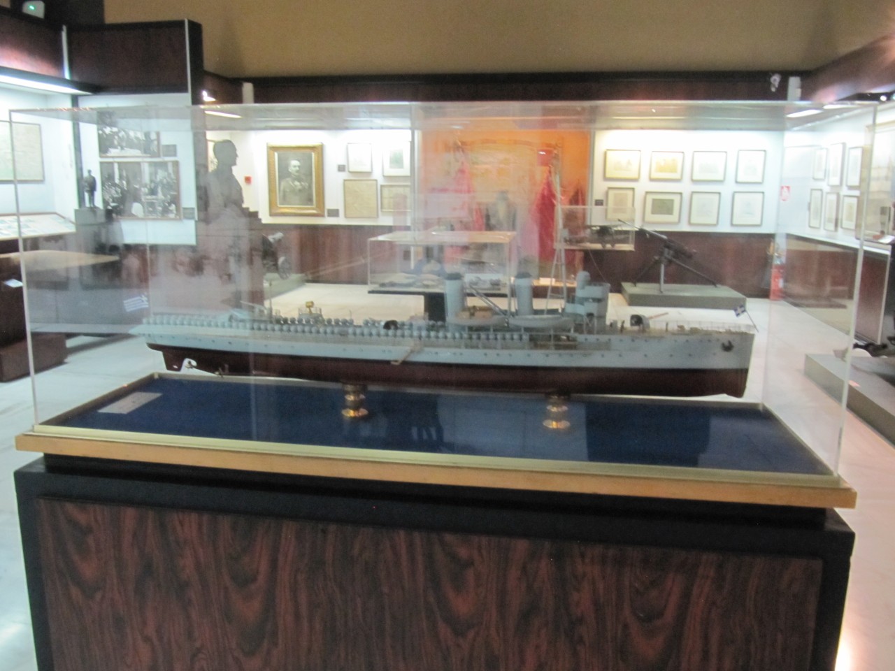 ELLI kriegsmuseum-modelle170.jpg