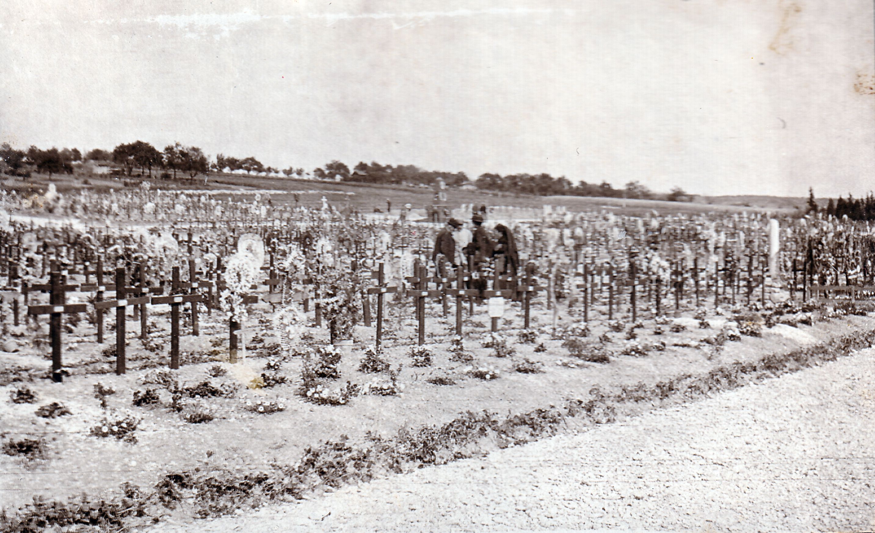 AMVS-BIARD 162 Un cimetière militaire en Argonne, 1916.jpg