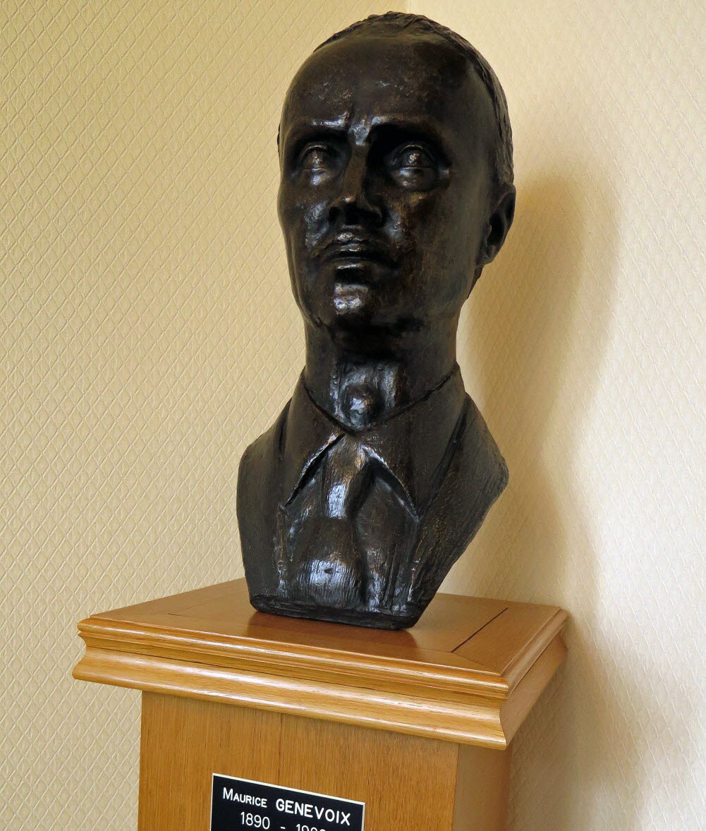 le-buste-de-maurice-genevoix-dans-le-bureau-du-maire-de-verdun-1491324040.jpg