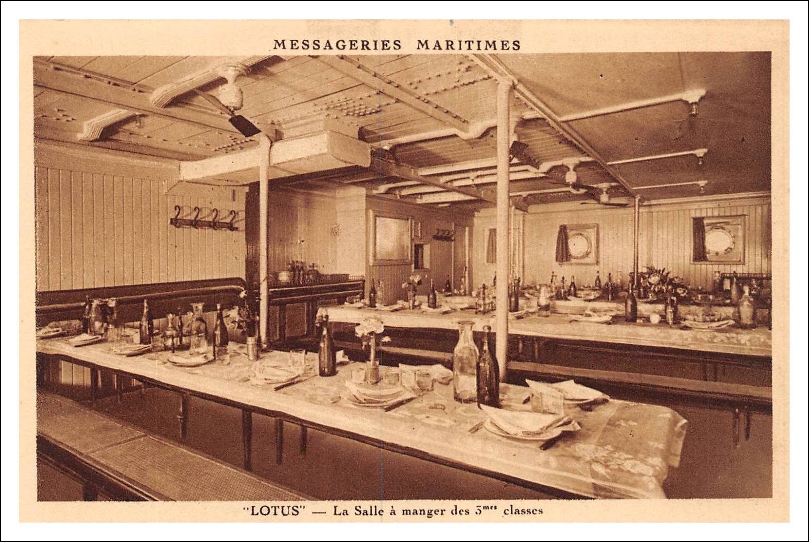 LOTUS Salle à manger 3èmes classes.jpg