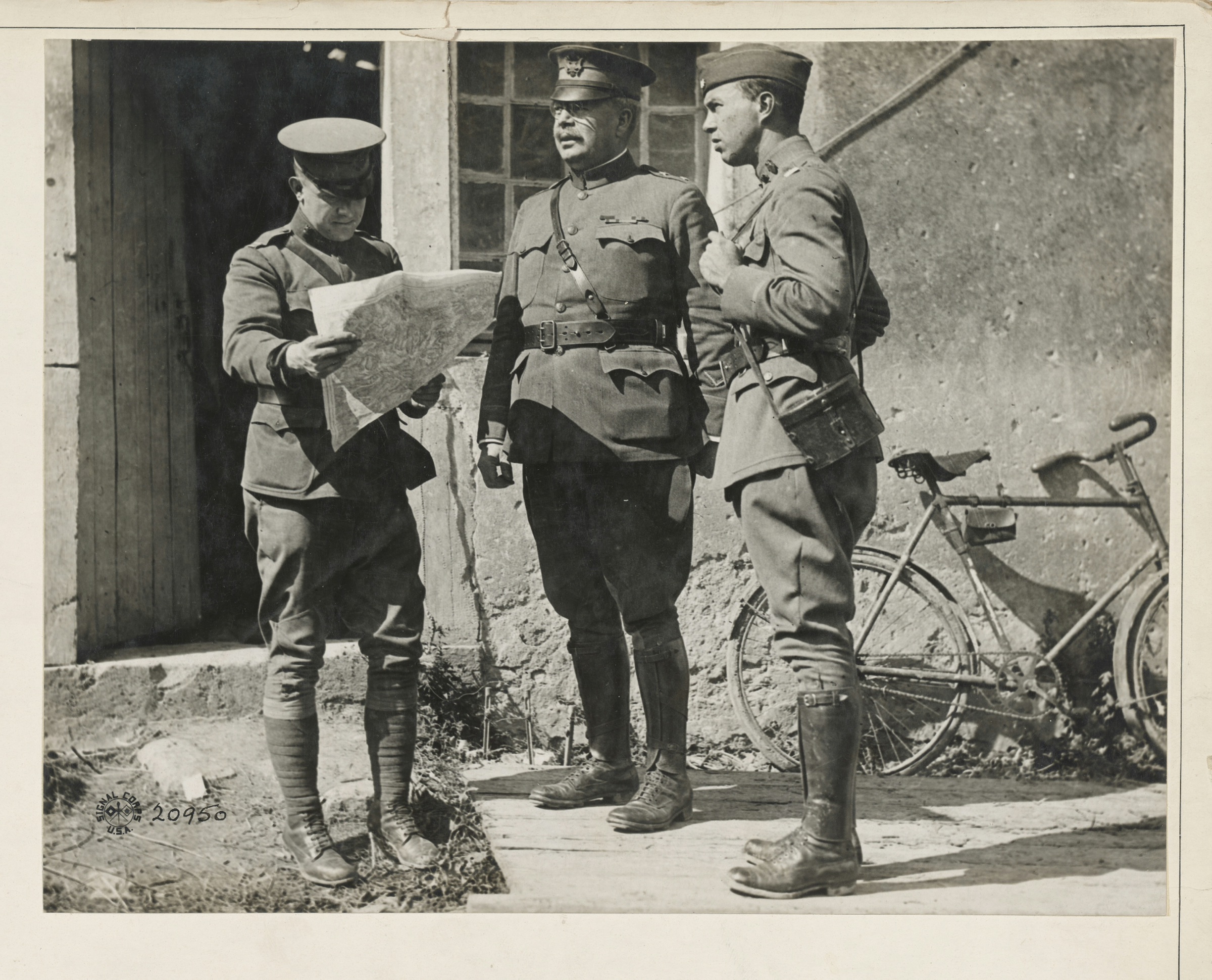Major General JT Dickman, saillant de Saint-Mihiel, le 5 octobre 1918. <br />Photo archives des États-Unis, référence NAID 55201600.