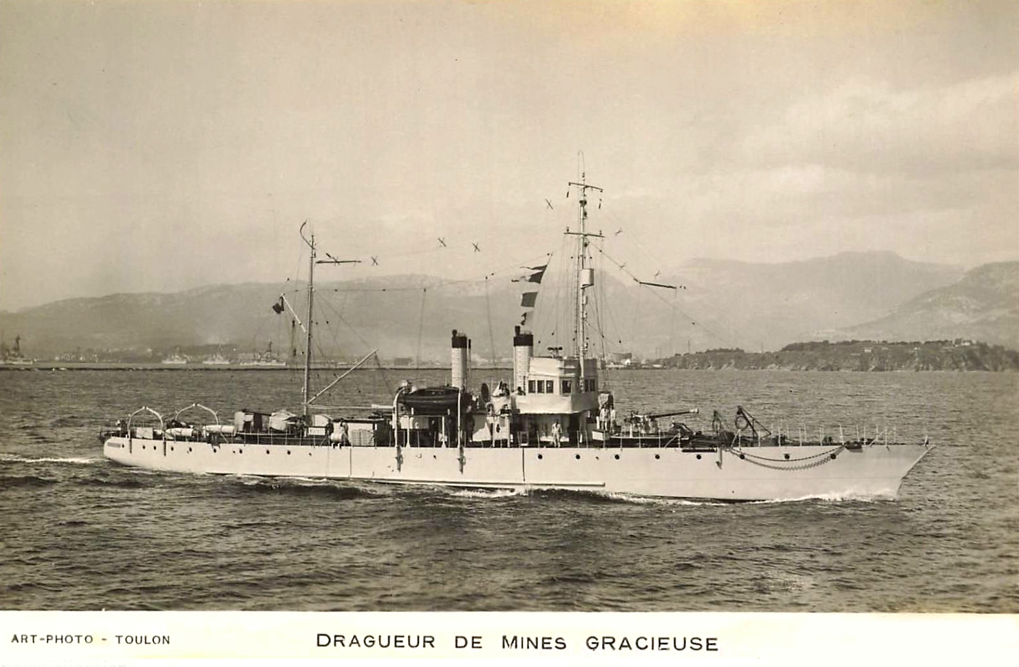 GRACIEUSE – Dragueur-canonnière –- I –-  .jpg