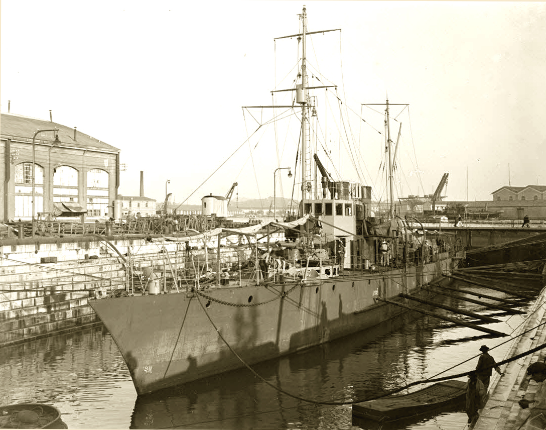 MALICIEUSE – Dragueur-canonnière – A – .jpg