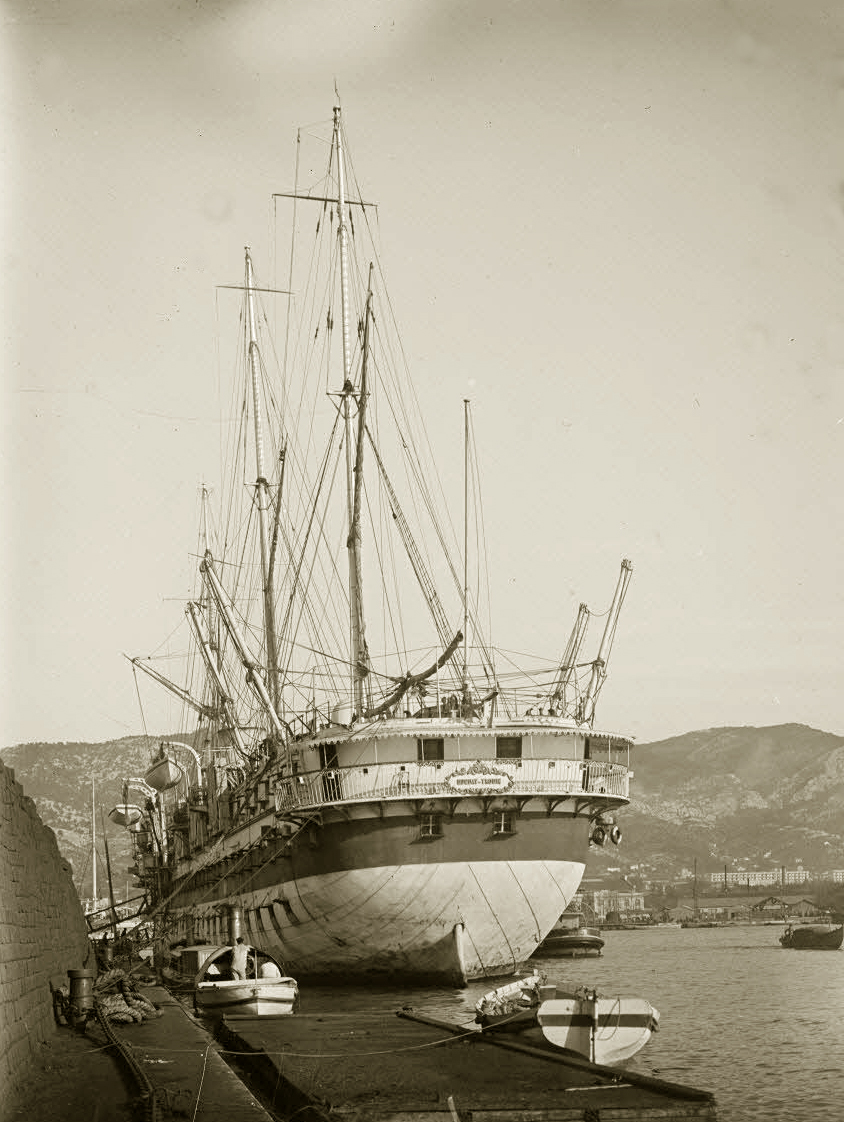 DUGUAY-TROUIN – Navire-hôpital – A – .jpg