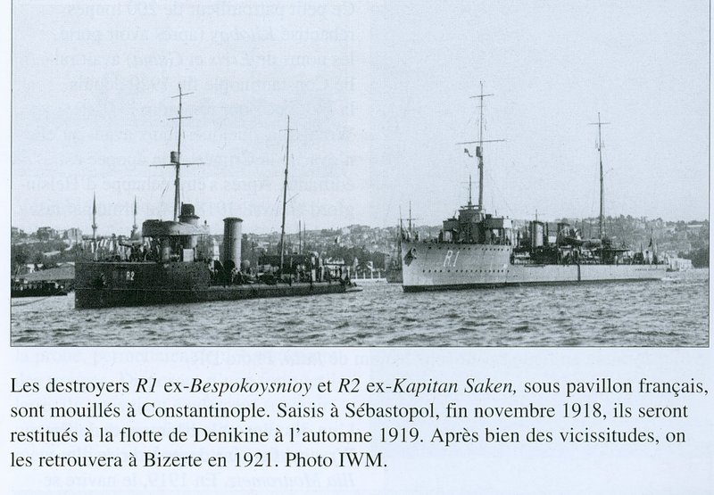 1919 R1 BESPOKOINY et R2 KAPITAN SAKEN sous pavillon francais à constantinople.jpg