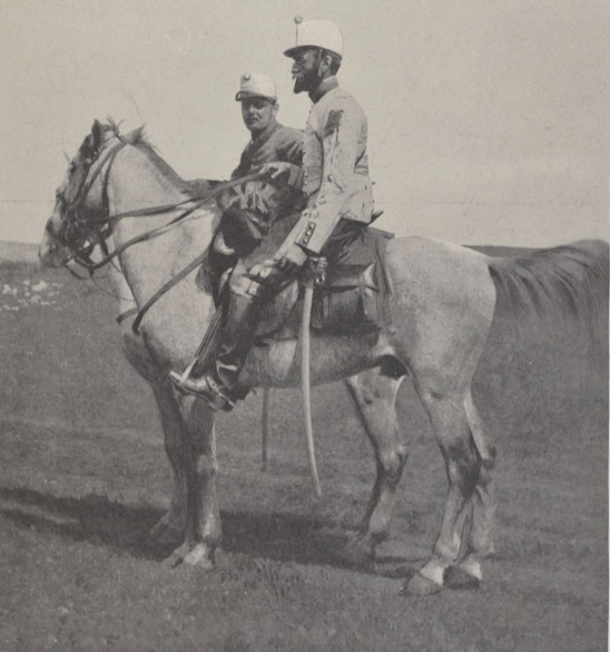 Le lieutenant Vallée, au retour de la charge où il fut blessé à l'épaule.