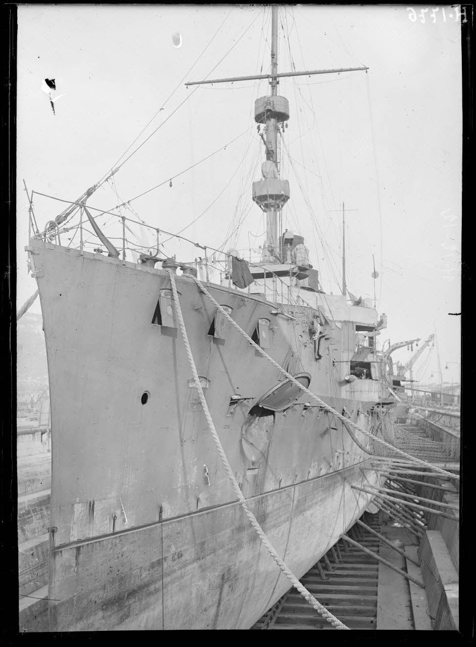 Croiseur JURIEN DE LA GRAVIERE - Images Défense