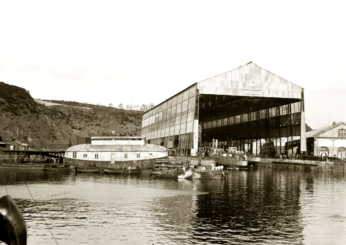 INCONSTANT – Dragueur-canonnière –  SPA 7 J 496 – .jpg
