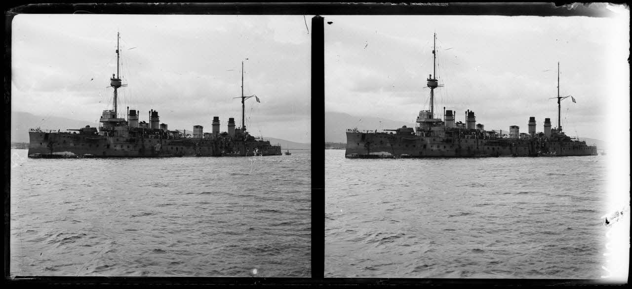 Mitylène [Mytilène]. Le Duplex dans la rade de Loutra.