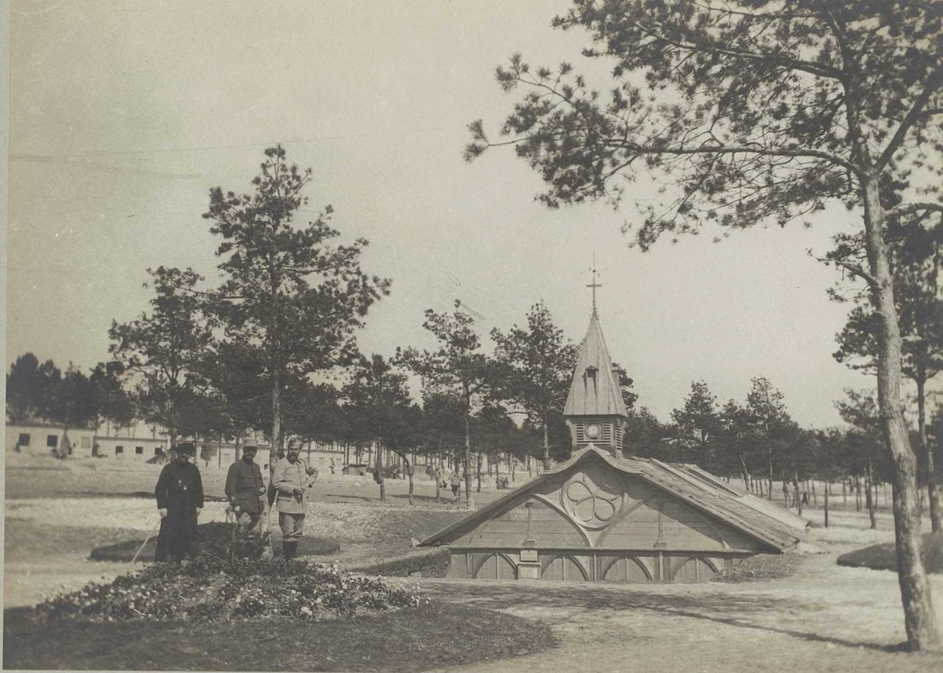 Détail photo chapelle. <br />Source : collection La Contemporaine, Nanterre, France.