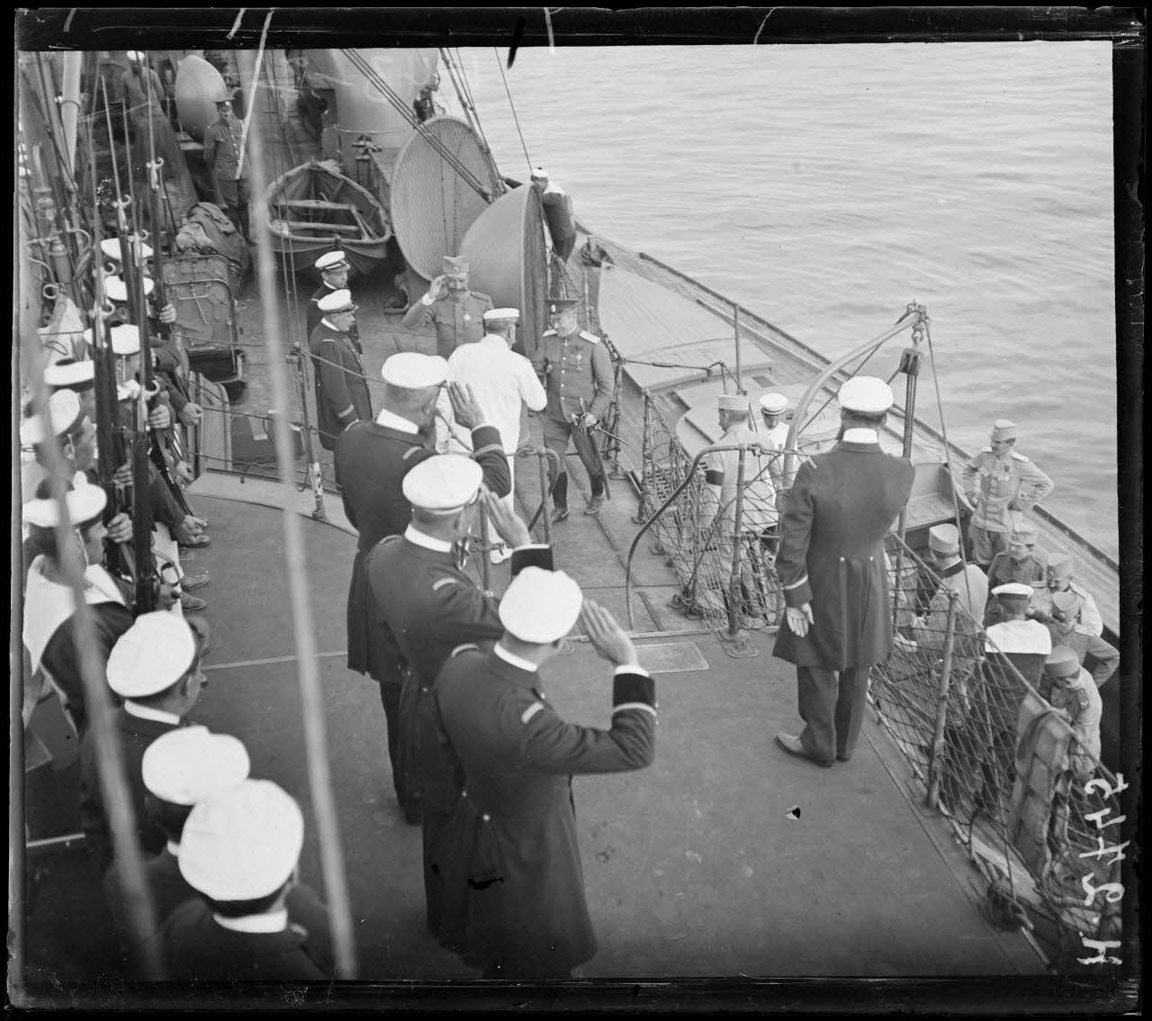 Corfou. A bord de l'Opiniatre. Les généraux Bogovitch et Antanonoff.