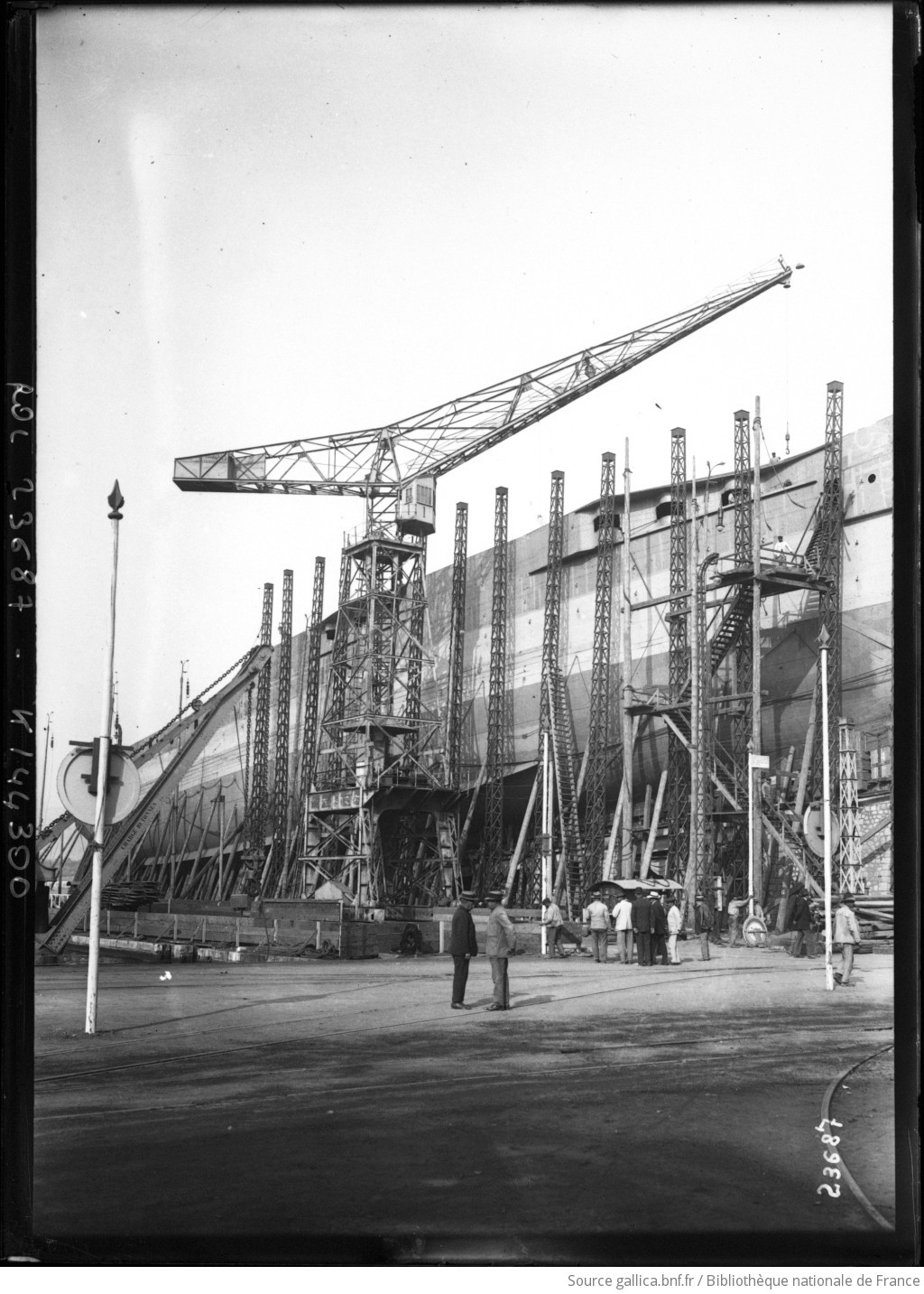 26-9-12_Toulon_cuirassé_'Paris'_[chantier_[...]Agence_Rol_btv1b6921544m.JPEG