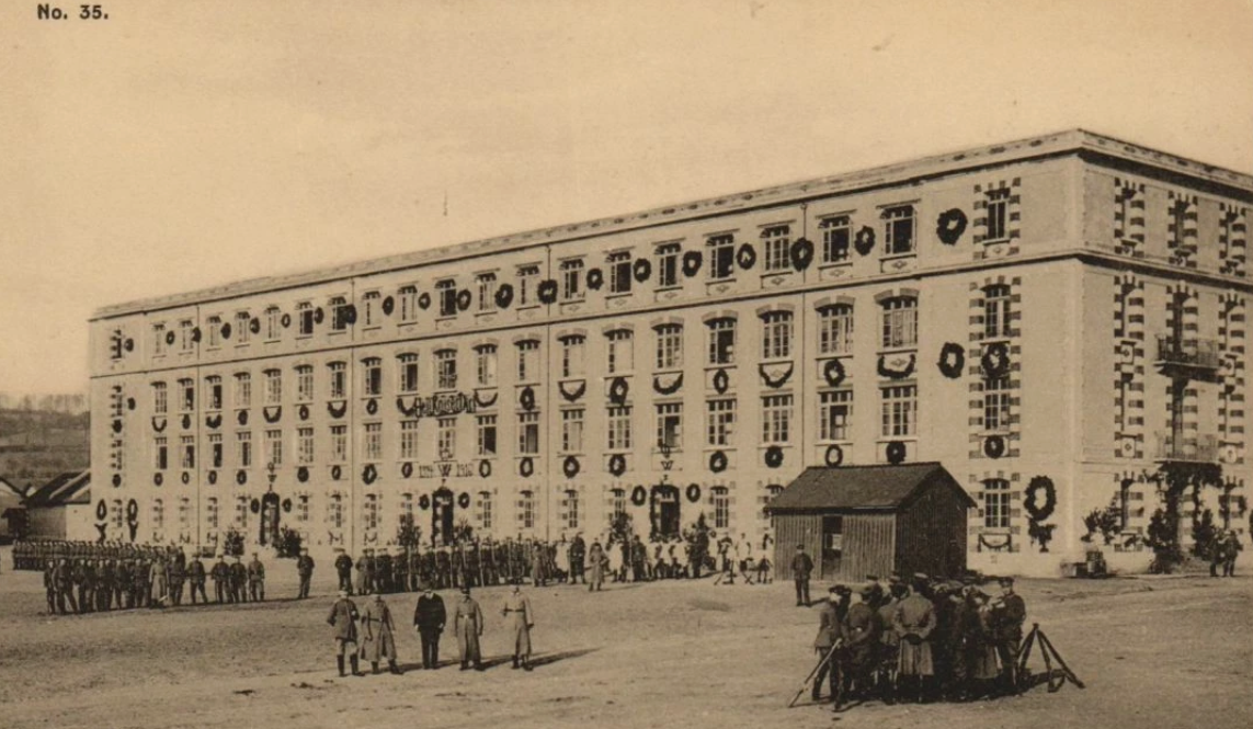 Kaserne semilly sous laon vue face.png