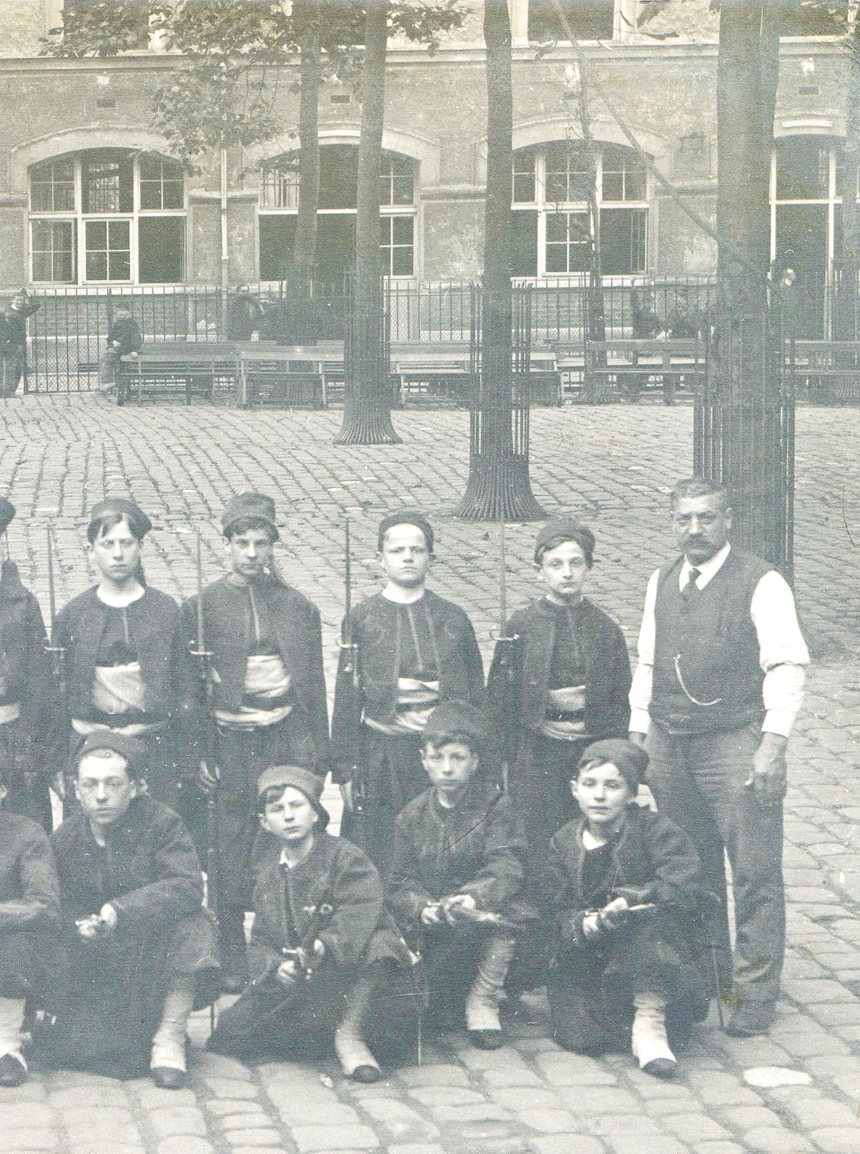 Fête de la gymnastique Paris 1912 détail.jpg