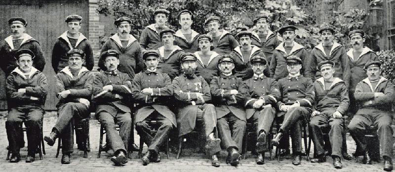 Vendemiaire-equipage en avril 1912.jpg