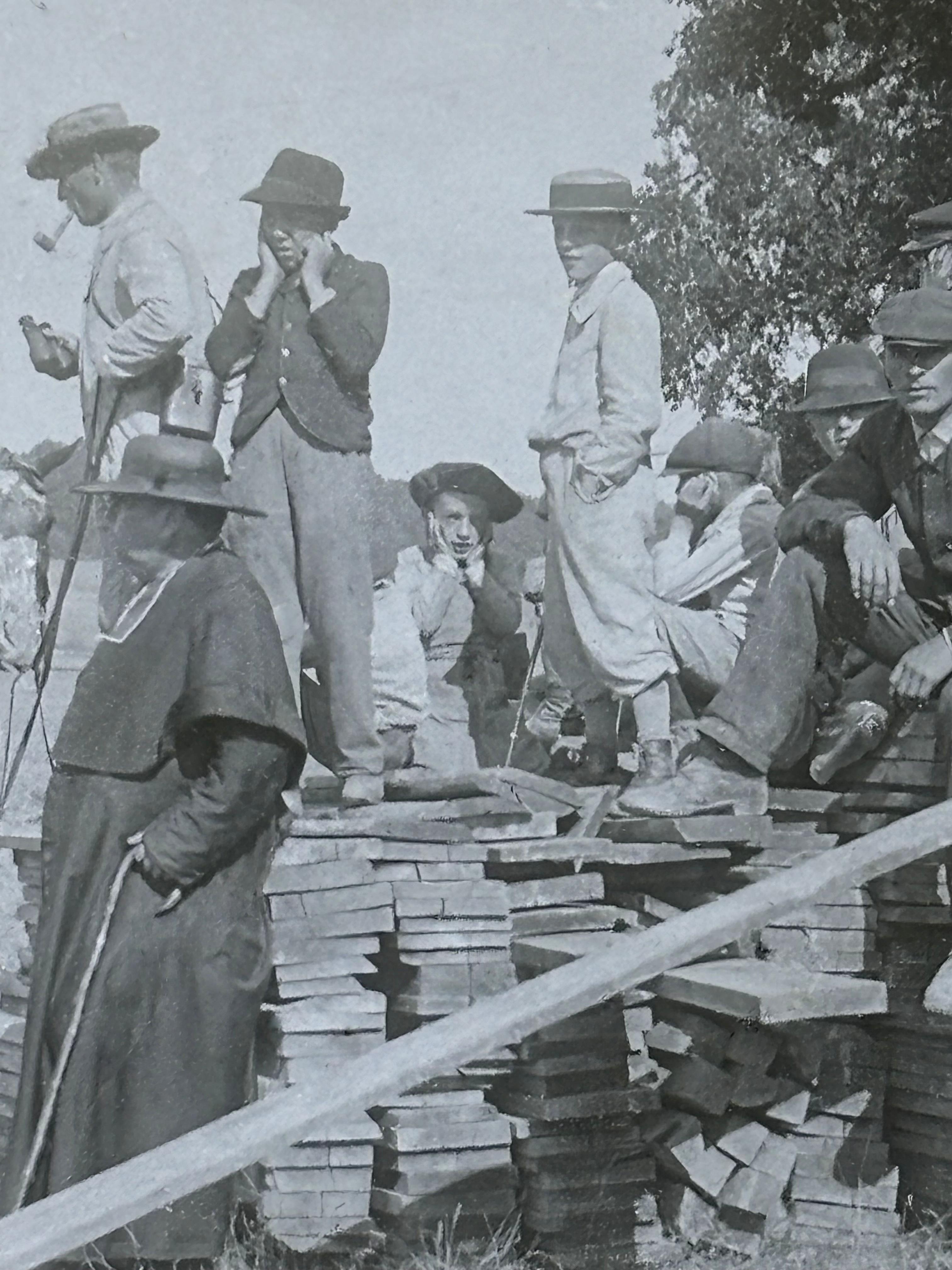 french troops people watching closeup 1901-1909.jpg