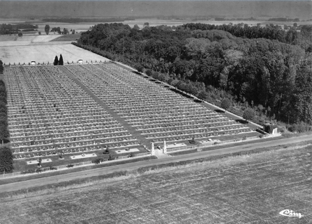 LIHONS cimetière national vue aérienne NB.jpg