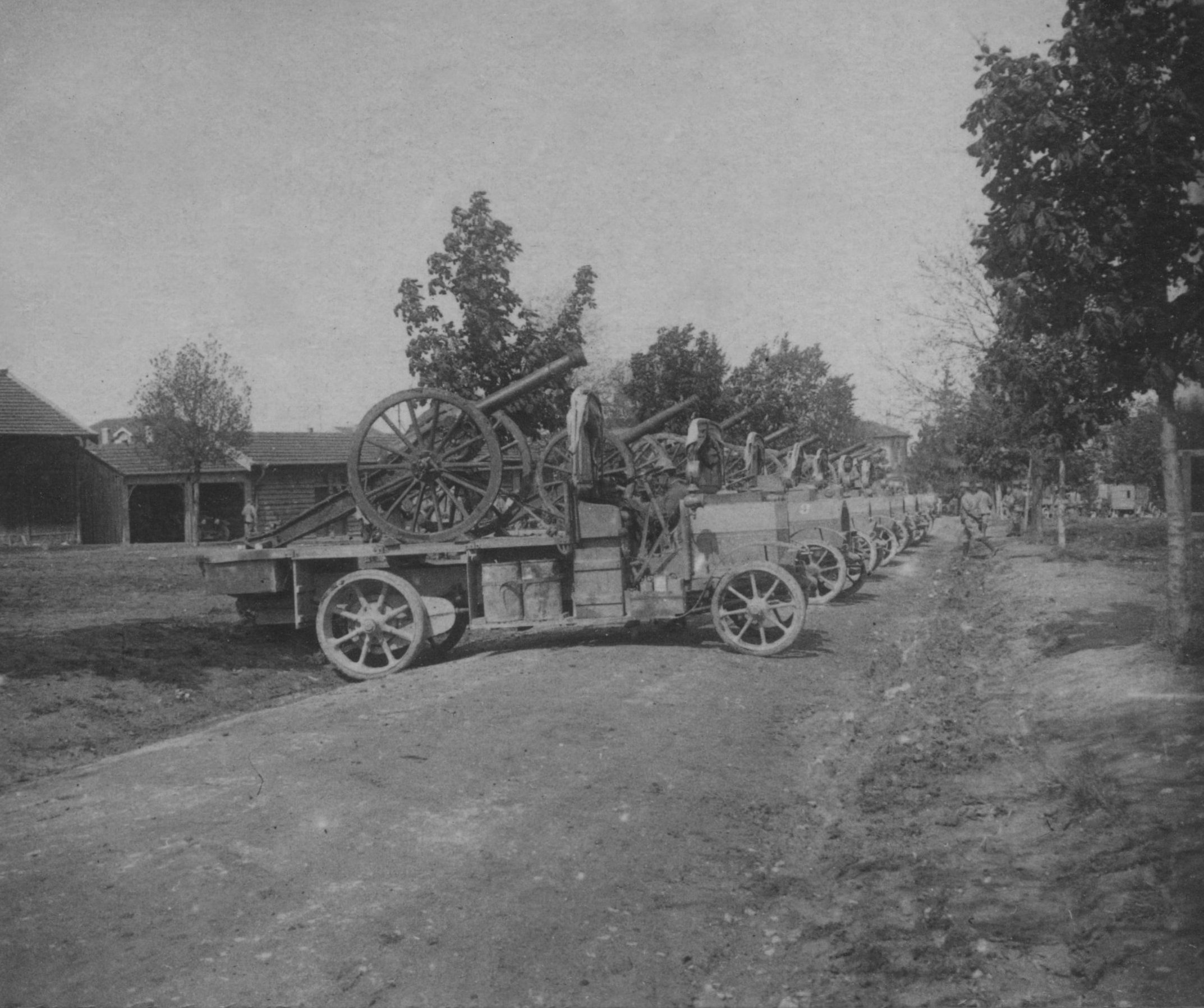 ww1 French truck 7 gun..jpg