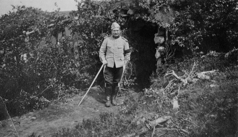 Lt-Sigmand-and-his-chateau-Huss-forum-small.jpeg