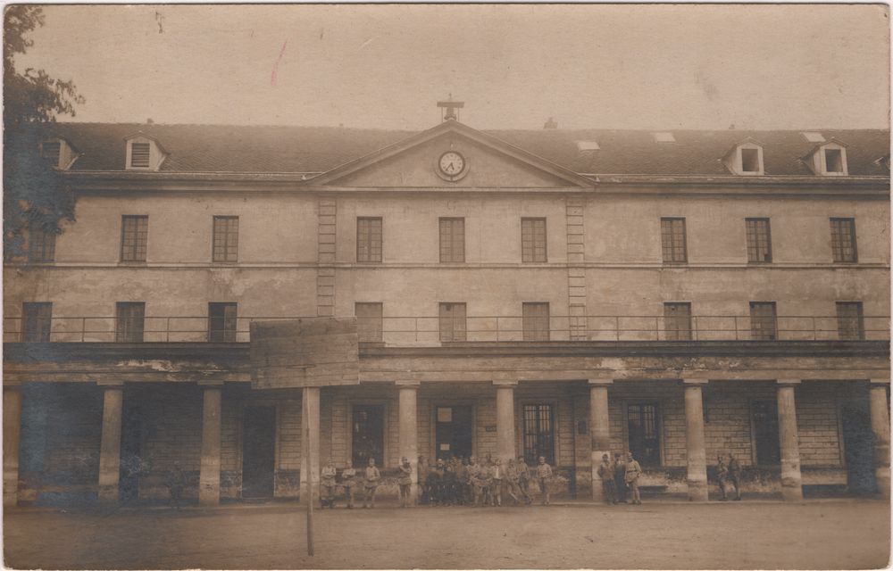 La caserne et son panier