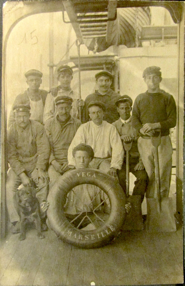 Équipage machine du cargo marseillais Vega, 1915.JPG