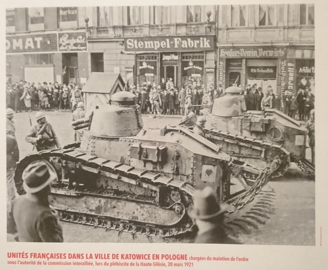 Renault FT_Katowice_1921_redressée.jpg