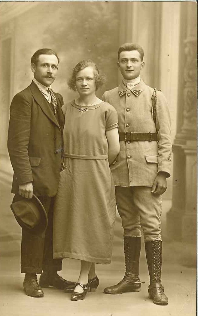 1923 - Ernest, Anna & Jean-Marie PIGOT.jpg