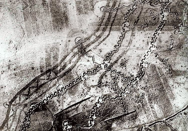 08-aerial-photograph-hindenburg-line-cambrai_01.jpg